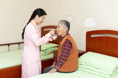 新春温情守护 杨浦22家养老机构推出春节暖心短托服务，让爱不缺席